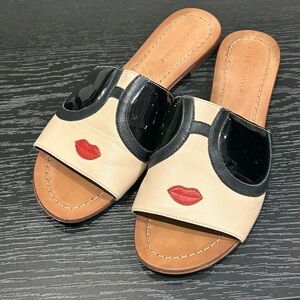 Alice + Olivia Beige and Black Slide Sandals with Red Lip Detail